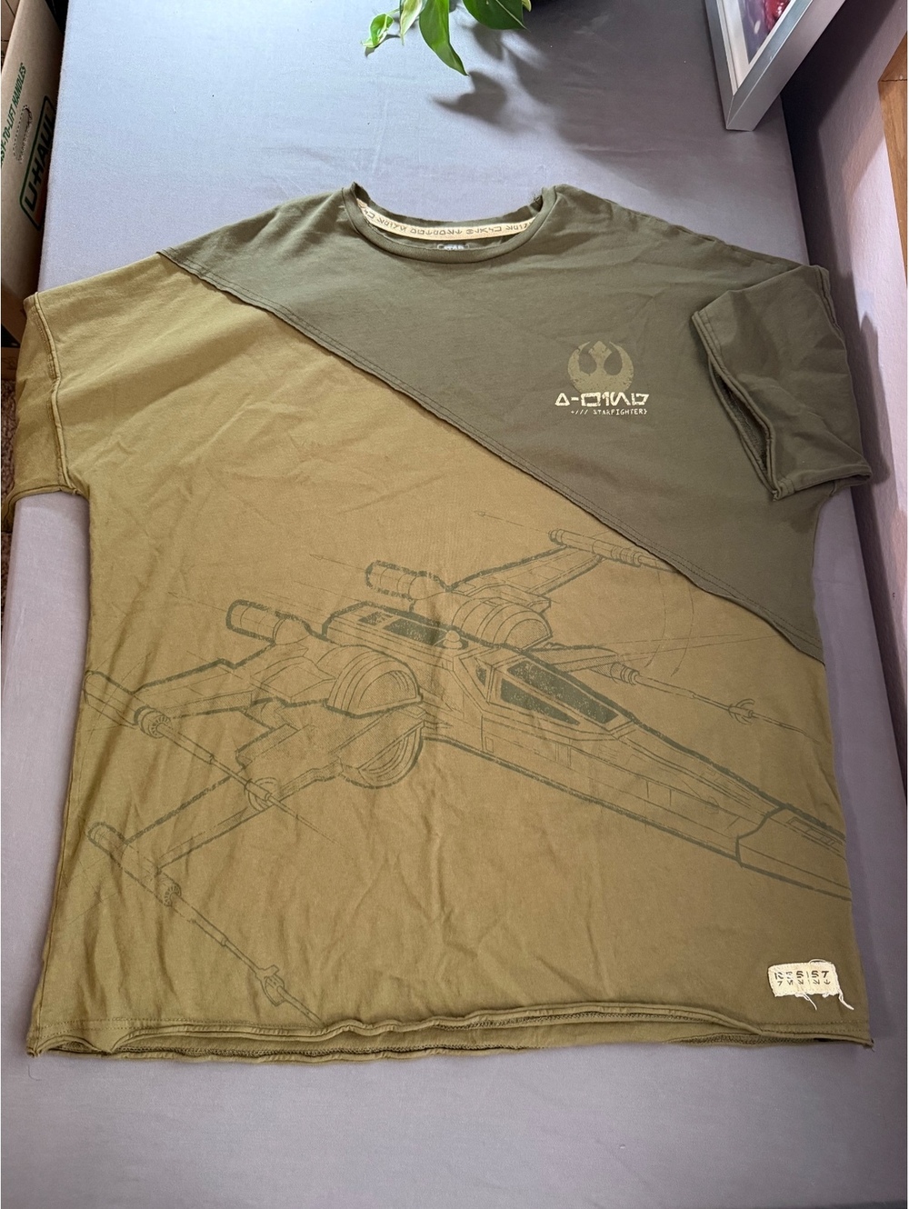 Star Wars Galaxy's Edge Starfighter Graphic T-Shirt Size XL